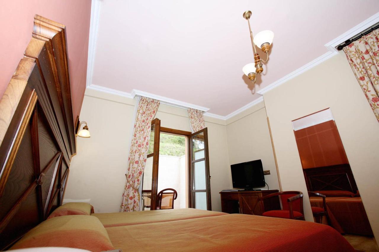 Hotel Imperion Onís Pokoj fotografie
